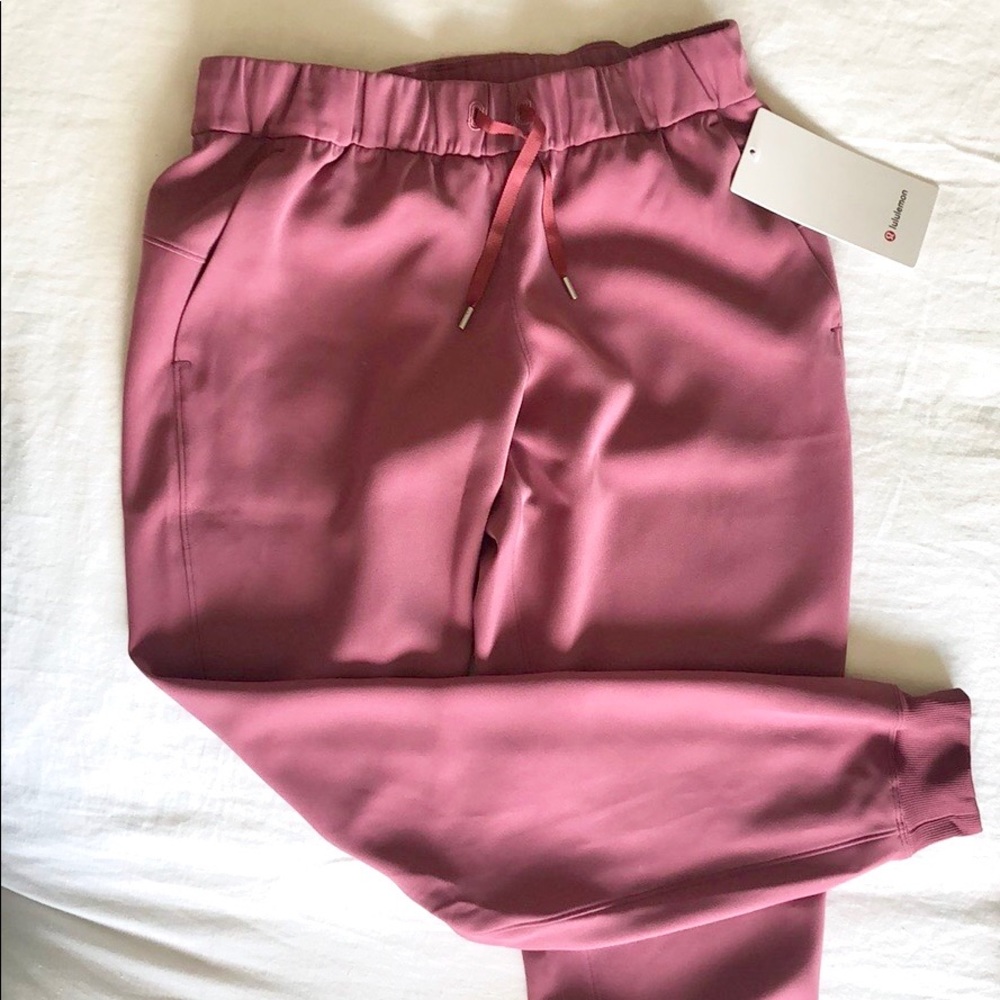 Lululemon On The Fly Jogger - Misty Merlot -Size 6 - Picture 5 of 5